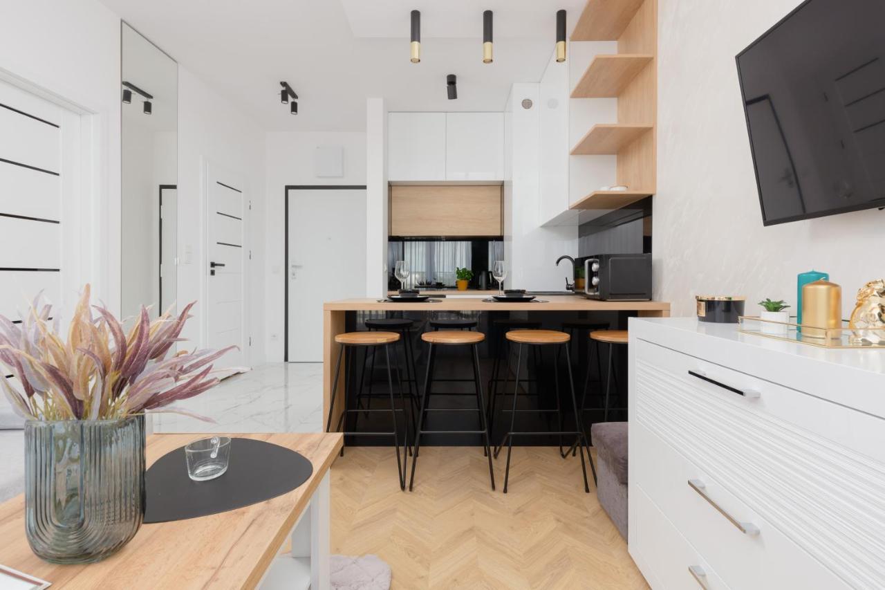 Warsaw Kotsisa Apartments With Parking By Noclegi Renters Exterior foto