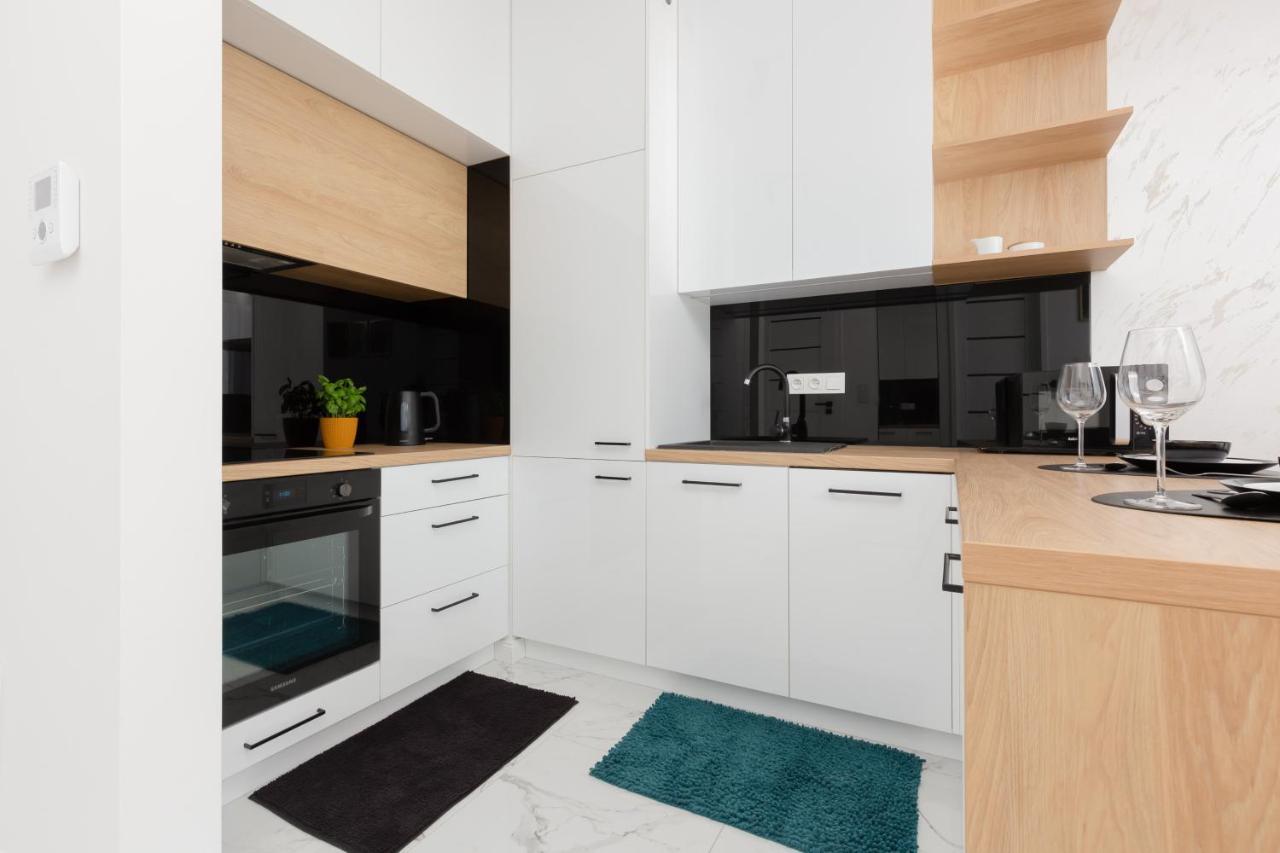 Warsaw Kotsisa Apartments With Parking By Noclegi Renters Exterior foto