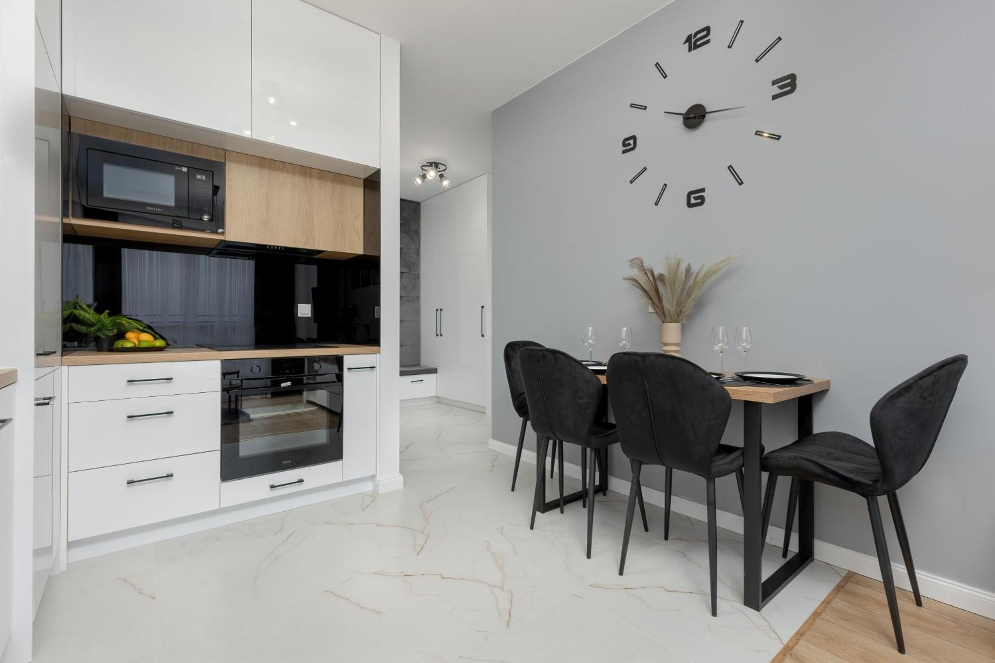 Warsaw Kotsisa Apartments With Parking By Noclegi Renters Exterior foto