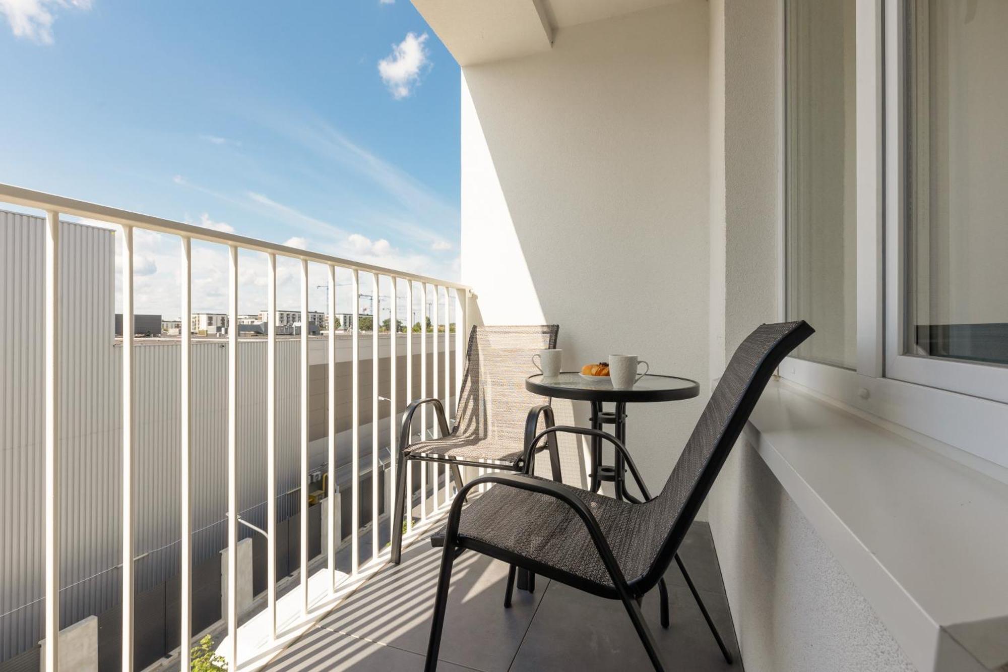 Warsaw Kotsisa Apartments With Parking By Noclegi Renters Exterior foto